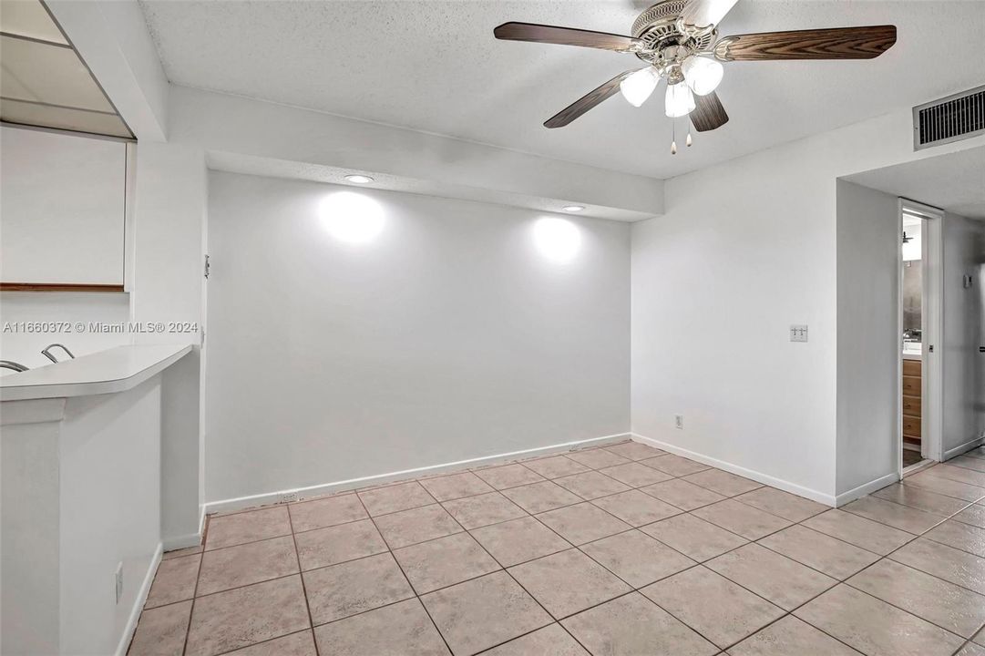 For Sale: $148,000 (1 beds, 1 baths, 575 Square Feet)