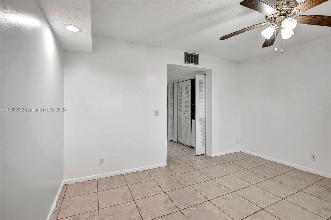 For Sale: $148,000 (1 beds, 1 baths, 575 Square Feet)