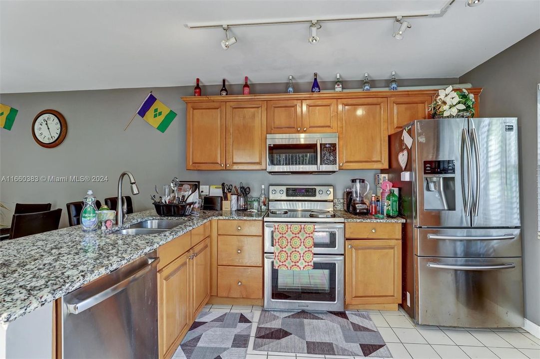 For Sale: $350,000 (2 beds, 2 baths, 1350 Square Feet)