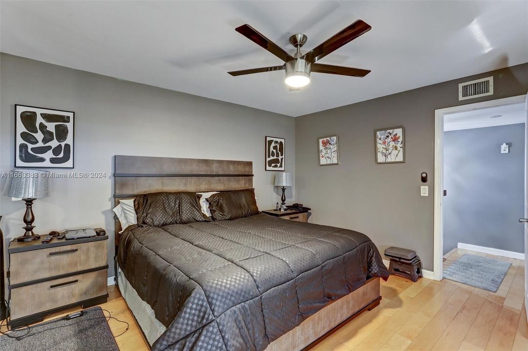 For Sale: $350,000 (2 beds, 2 baths, 1350 Square Feet)