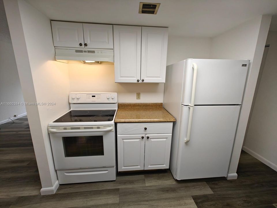 For Rent: $2,450 (2 beds, 1 baths, 1025 Square Feet)