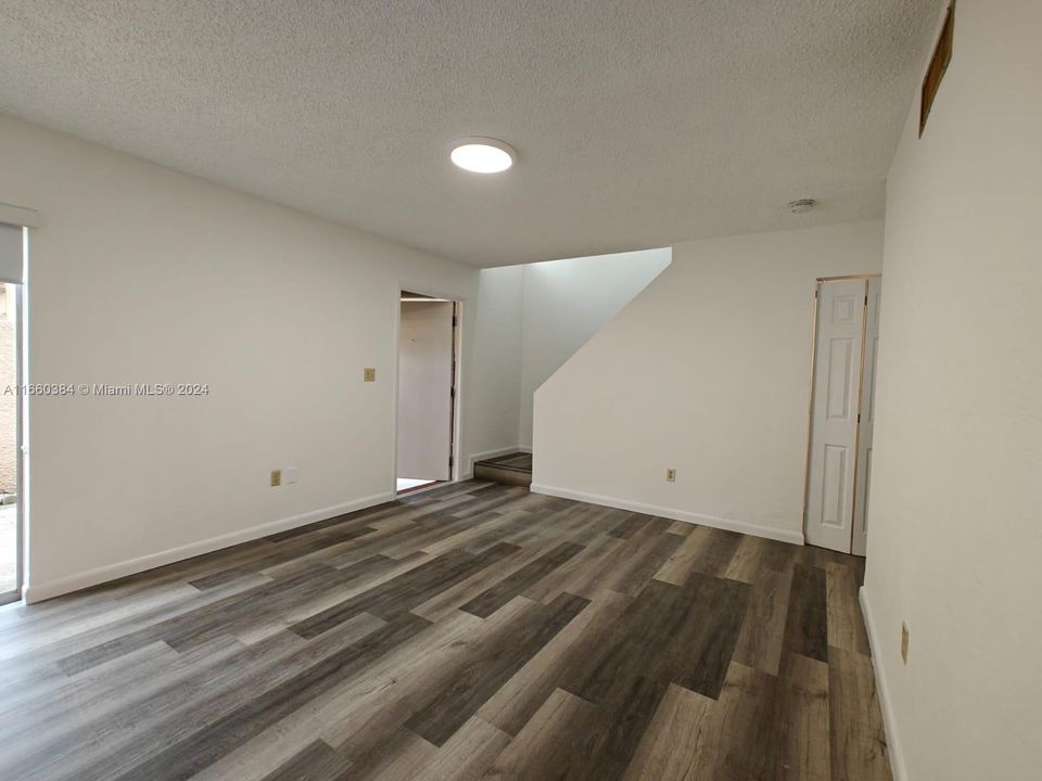 For Rent: $2,450 (2 beds, 1 baths, 1025 Square Feet)