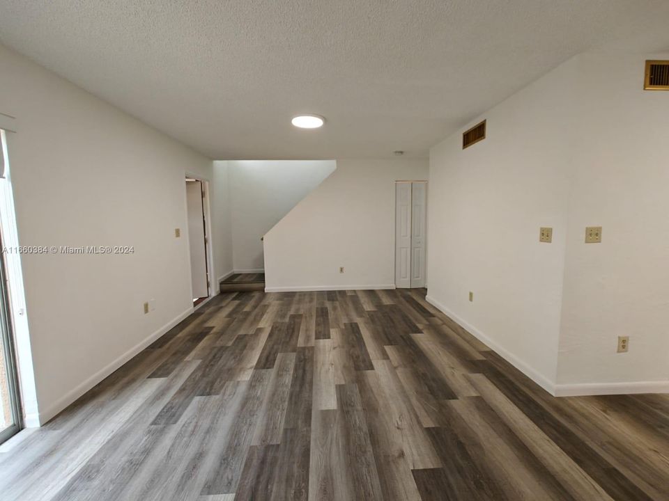 For Rent: $2,450 (2 beds, 1 baths, 1025 Square Feet)