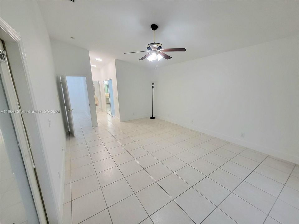 For Rent: $4,100 (3 beds, 2 baths, 1984 Square Feet)