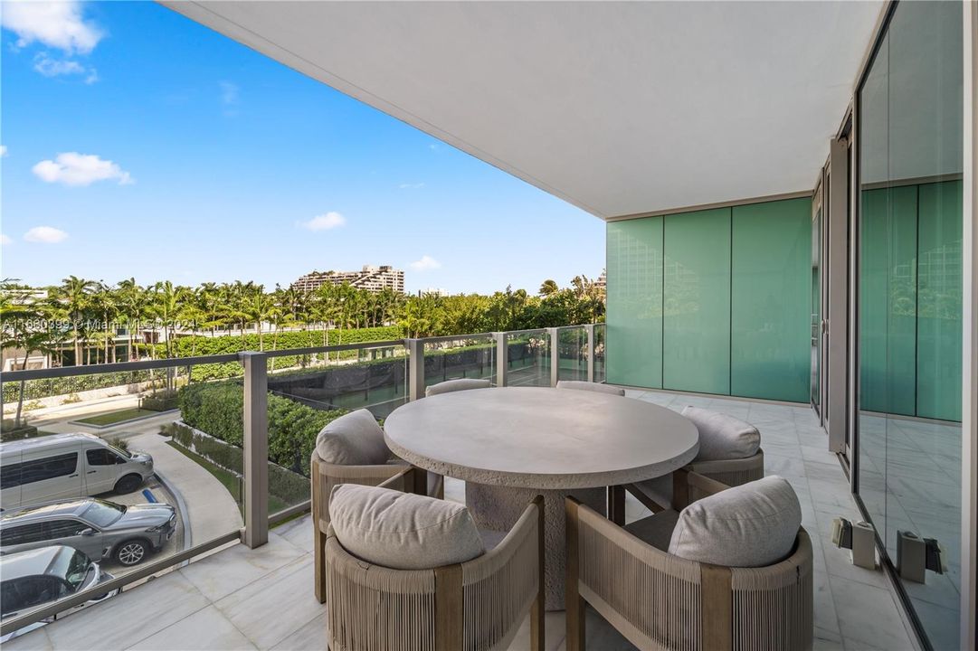 For Sale: $3,499,000 (2 beds, 3 baths, 1542 Square Feet)