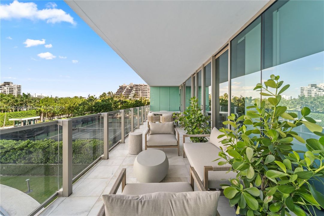 For Sale: $3,499,000 (2 beds, 3 baths, 1542 Square Feet)