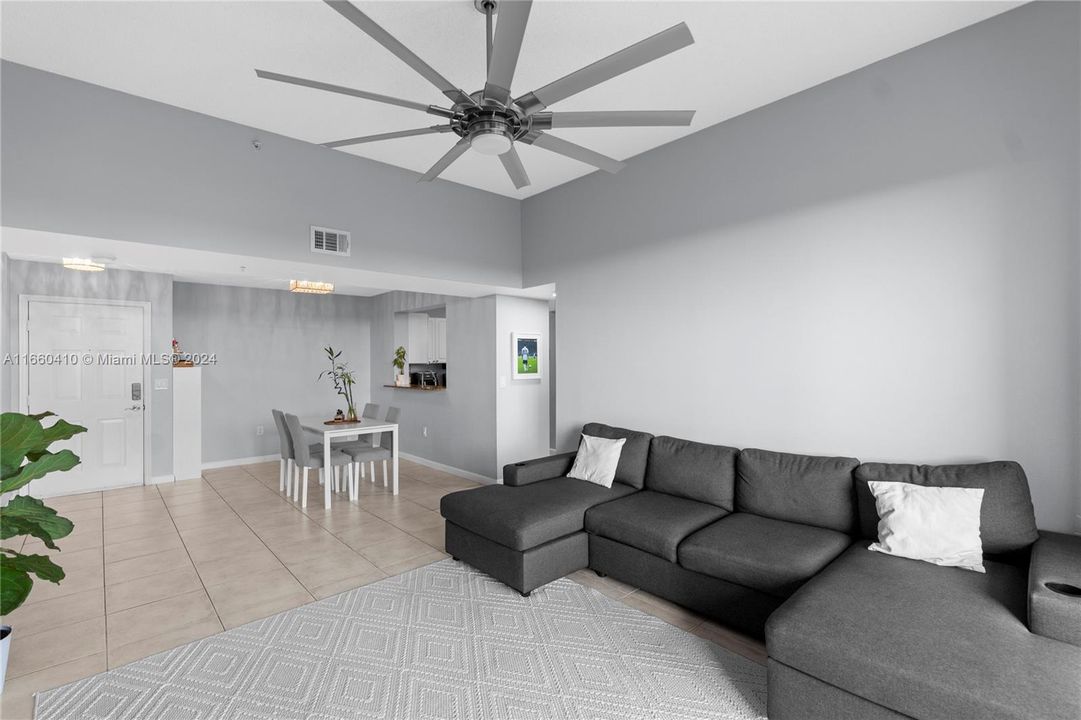 For Sale: $365,000 (2 beds, 2 baths, 1000 Square Feet)