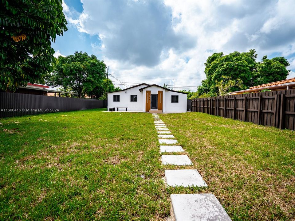 For Sale: $590,000 (3 beds, 2 baths, 728 Square Feet)