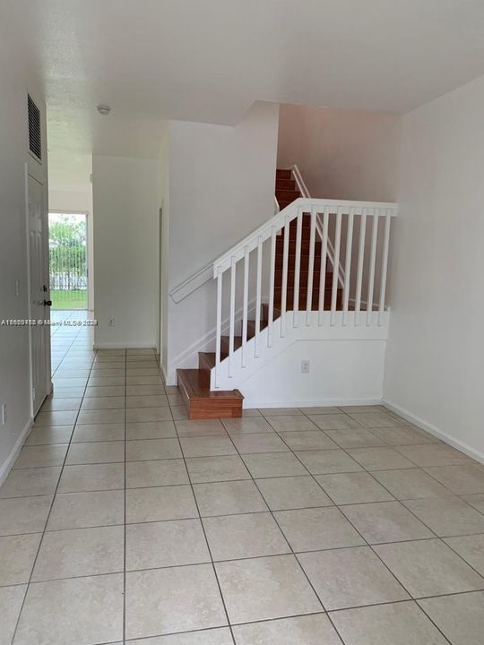 For Rent: $2,550 (4 beds, 2 baths, 1592 Square Feet)