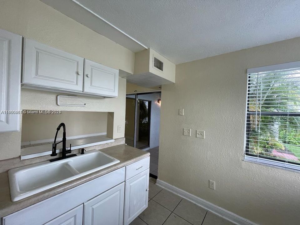 For Rent: $2,150 (2 beds, 2 baths, 960 Square Feet)