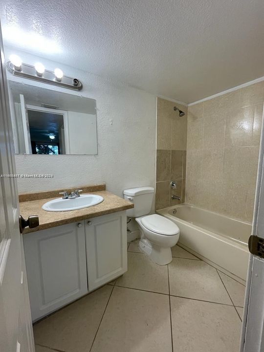 For Rent: $2,150 (2 beds, 2 baths, 960 Square Feet)