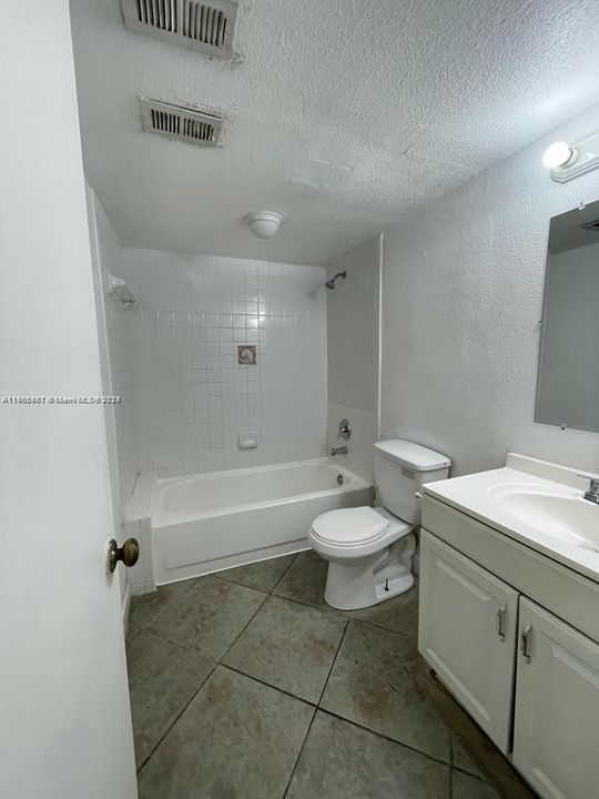 For Rent: $2,150 (2 beds, 2 baths, 960 Square Feet)