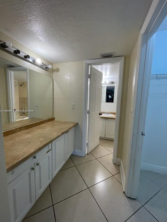 For Rent: $2,150 (2 beds, 2 baths, 960 Square Feet)