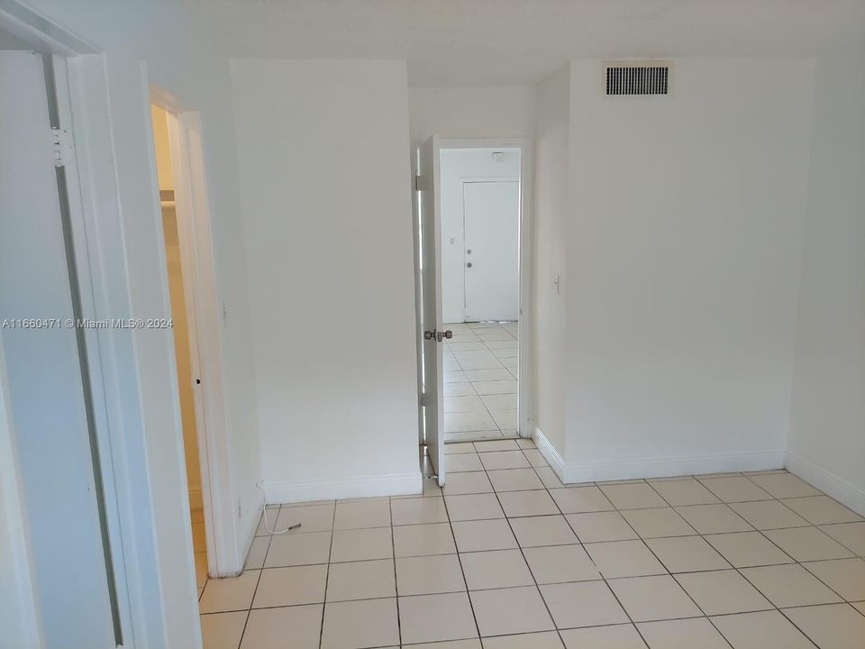 For Sale: $162,000 (1 beds, 1 baths, 480 Square Feet)