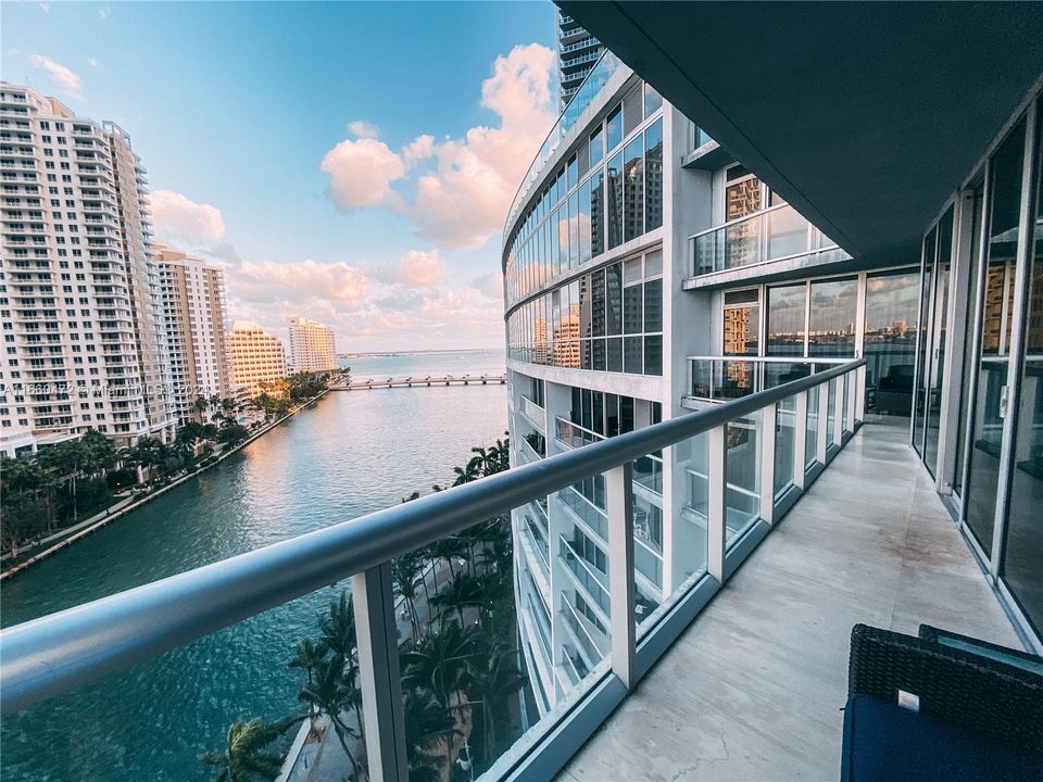 For Sale: $1,980,000 (3 beds, 2 baths, 1977 Square Feet)