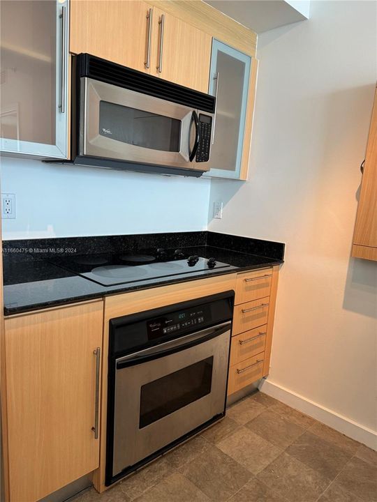 For Rent: $4,100 (2 beds, 2 baths, 1169 Square Feet)