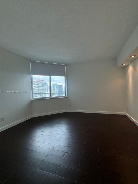 For Rent: $4,100 (2 beds, 2 baths, 1169 Square Feet)