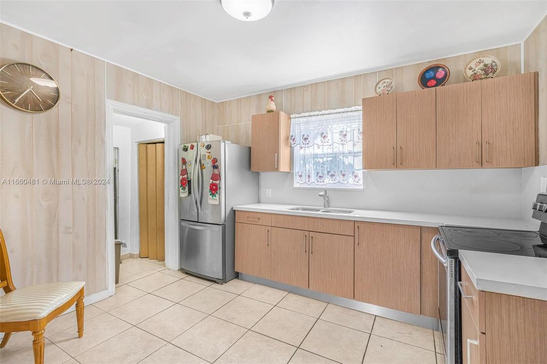 For Sale: $489,900 (3 beds, 1 baths, 1088 Square Feet)