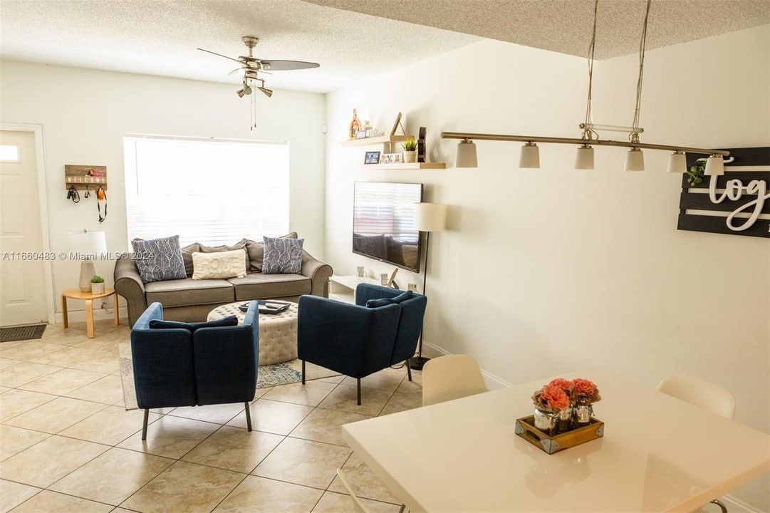 For Sale: $410,000 (2 beds, 2 baths, 1110 Square Feet)