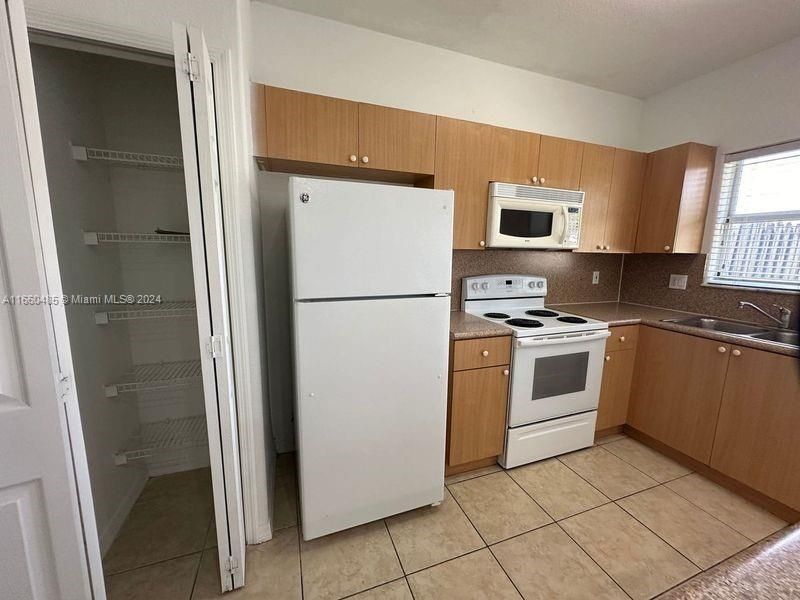 For Rent: $2,100 (2 beds, 2 baths, 1166 Square Feet)