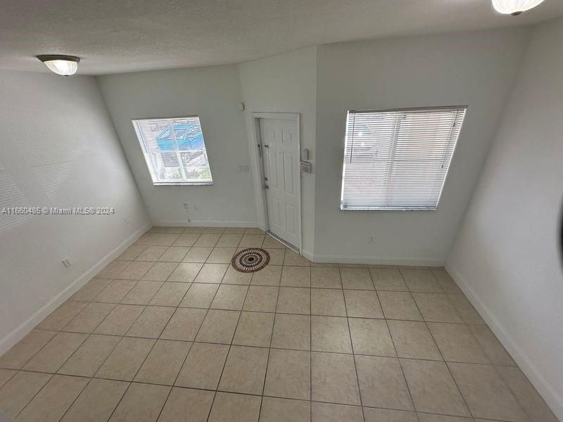 For Rent: $2,100 (2 beds, 2 baths, 1166 Square Feet)