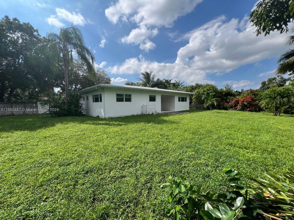 Recently Sold: $870,000 (3 beds, 2 baths, 1567 Square Feet)