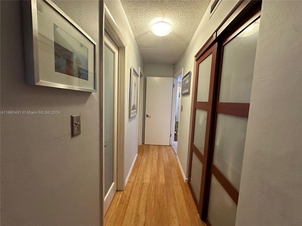 For Rent: $1,995 (1 beds, 1 baths, 898 Square Feet)