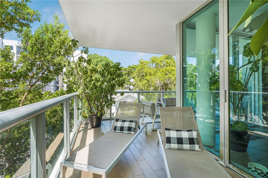 For Sale: $520,000 (1 beds, 1 baths, 658 Square Feet)