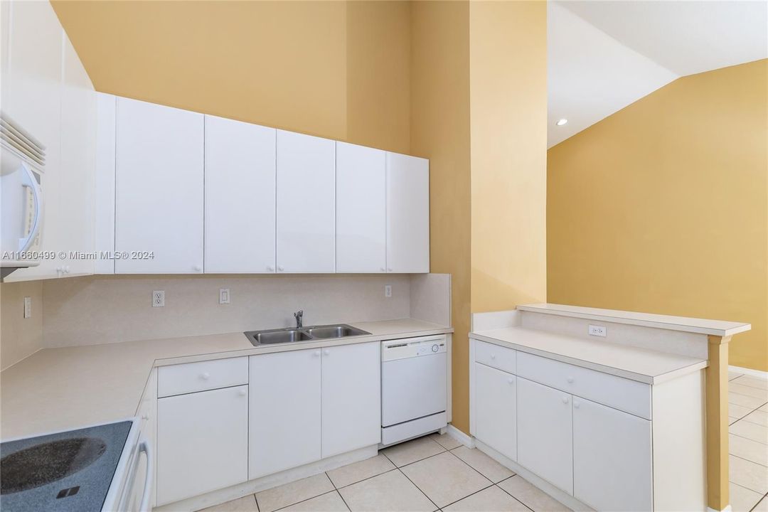 For Rent: $2,450 (2 beds, 2 baths, 1057 Square Feet)