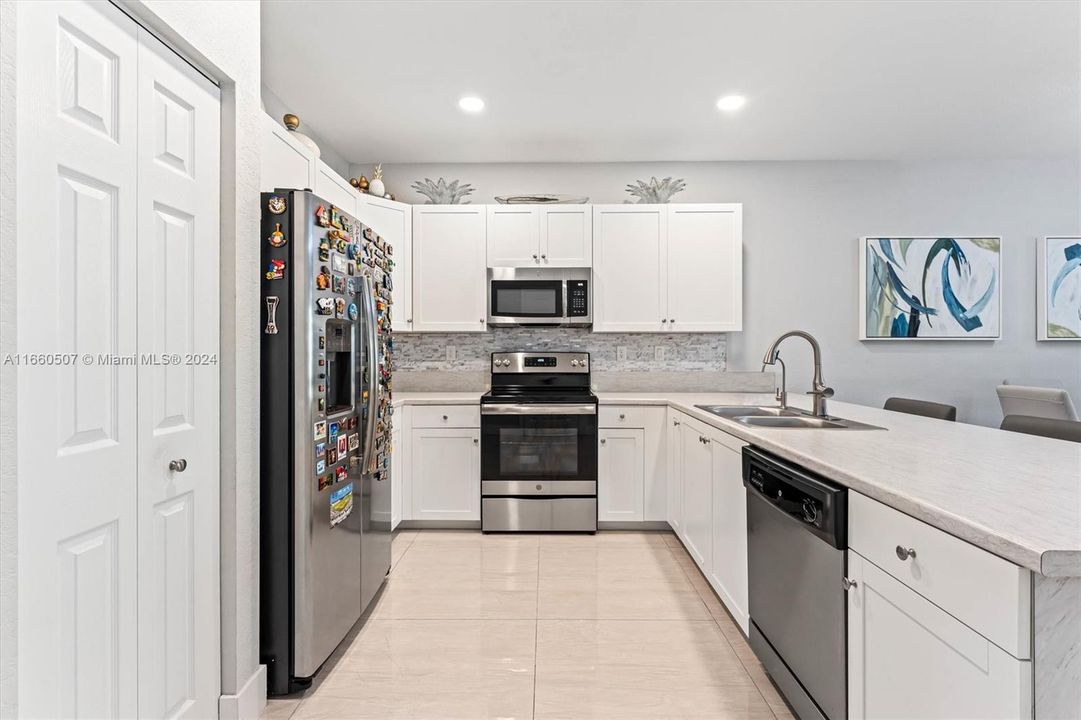 For Sale: $555,000 (3 beds, 2 baths, 1412 Square Feet)