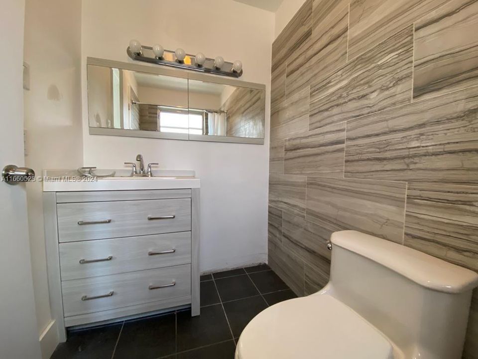 For Sale: $279,900 (2 beds, 2 baths, 960 Square Feet)