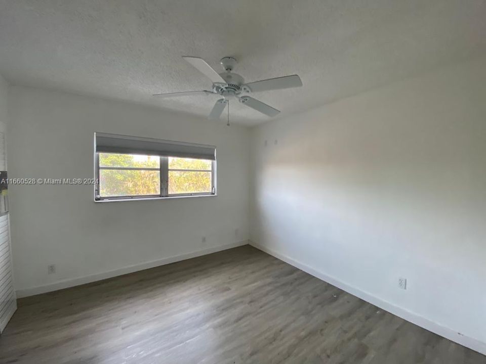 For Sale: $279,900 (2 beds, 2 baths, 960 Square Feet)