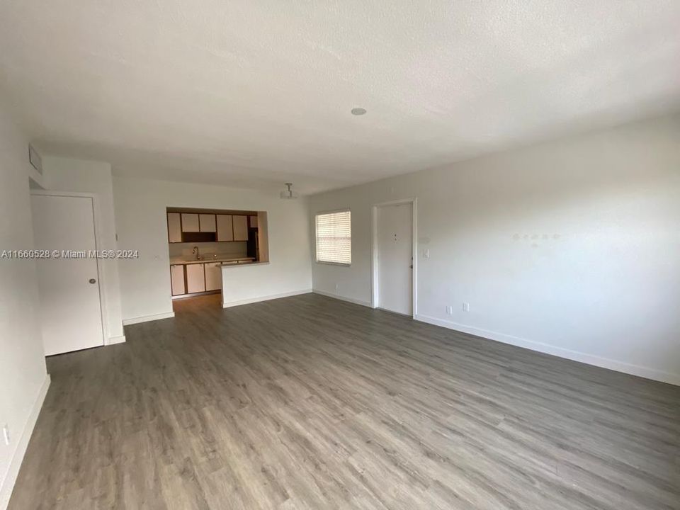 For Sale: $279,900 (2 beds, 2 baths, 960 Square Feet)