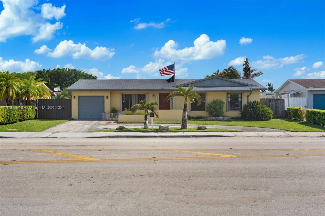 For Sale: $769,900 (3 beds, 2 baths, 1222 Square Feet)