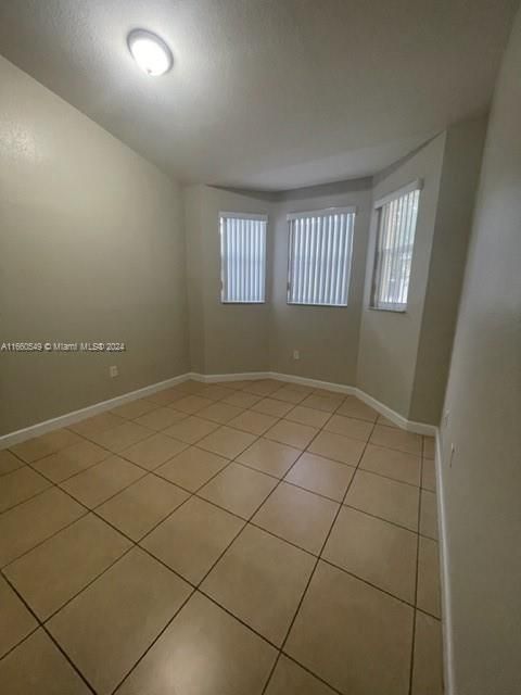 For Rent: $1,995 (2 beds, 2 baths, 930 Square Feet)