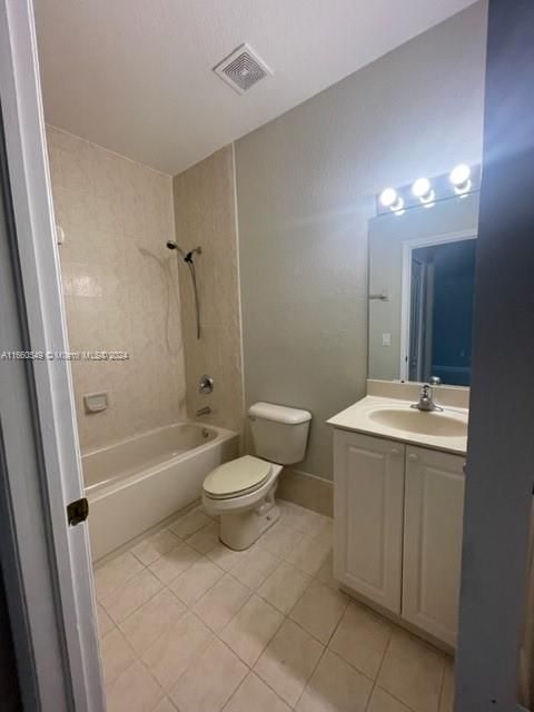 For Rent: $1,995 (2 beds, 2 baths, 930 Square Feet)