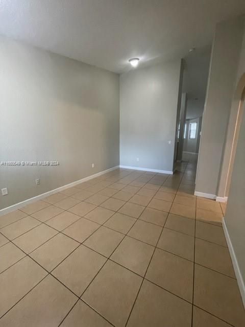 For Rent: $1,995 (2 beds, 2 baths, 930 Square Feet)