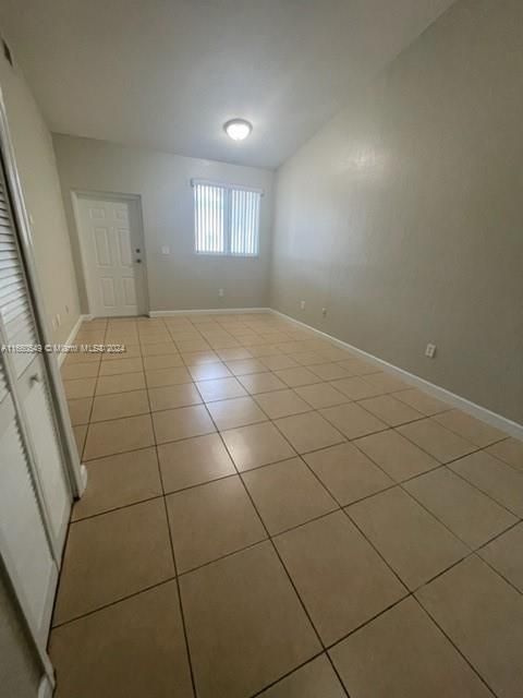 For Rent: $1,995 (2 beds, 2 baths, 930 Square Feet)