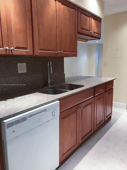 For Rent: $2,300 (2 beds, 2 baths, 1144 Square Feet)