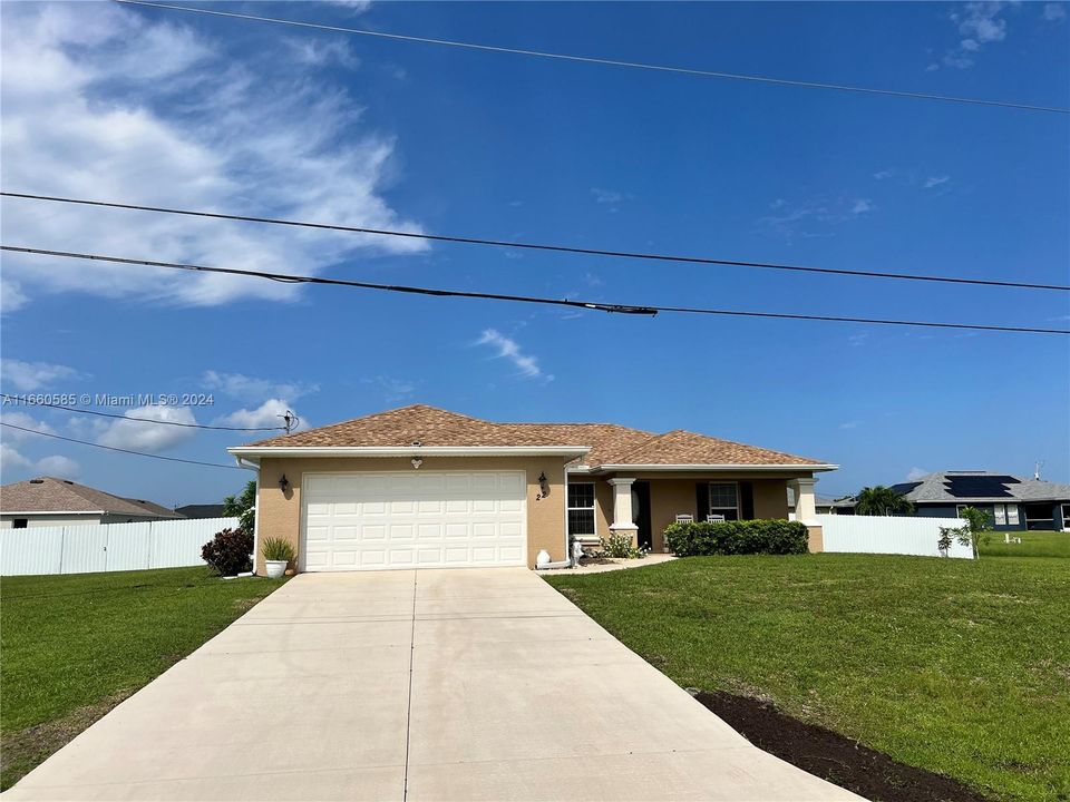 For Sale: $380,000 (3 beds, 2 baths, 1408 Square Feet)