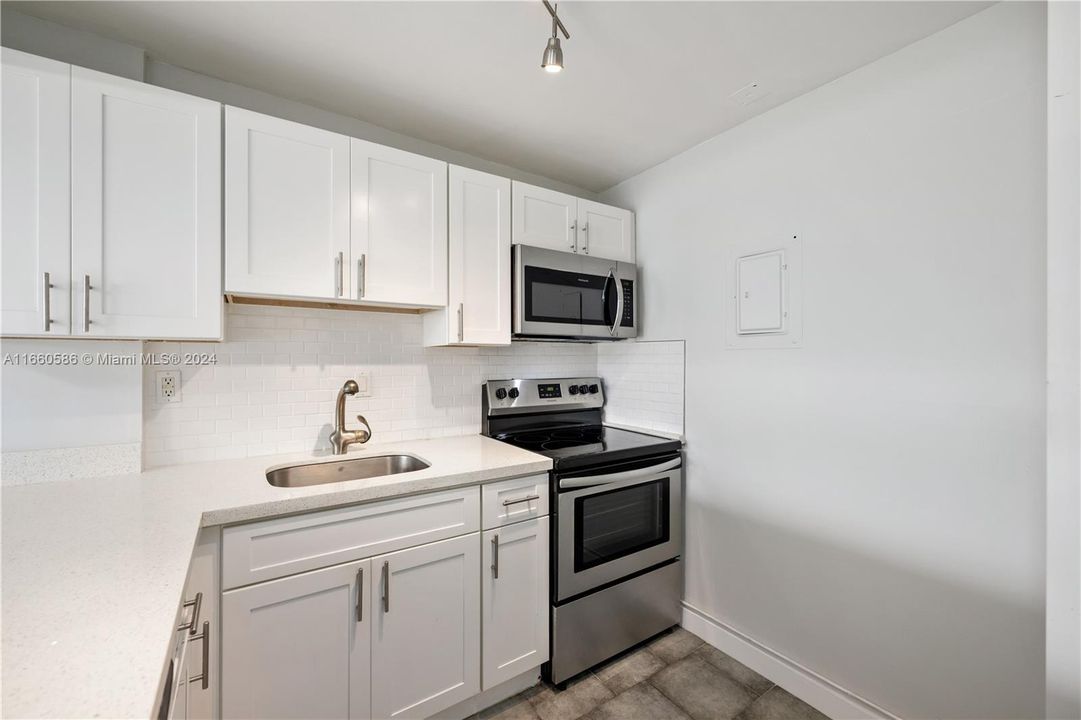 For Rent: $1,925 (1 beds, 1 baths, 780 Square Feet)