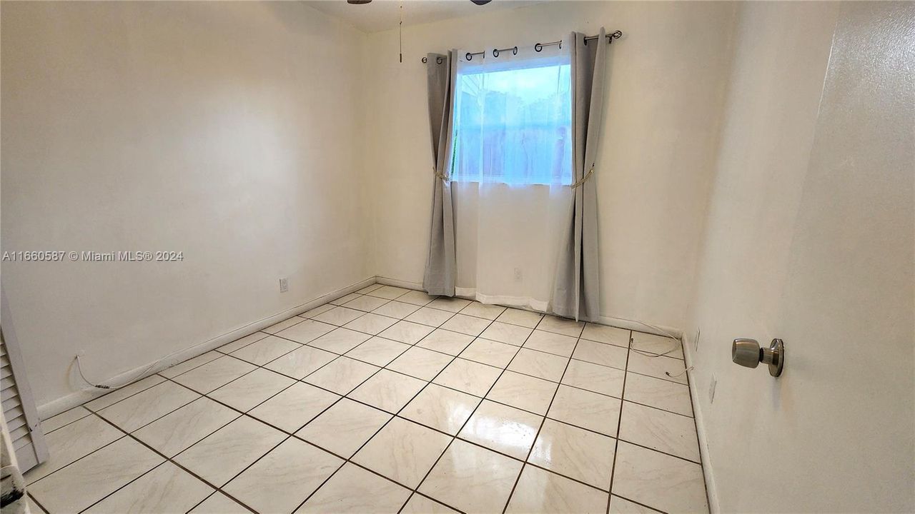 For Rent: $2,000 (2 beds, 1 baths, 1077 Square Feet)