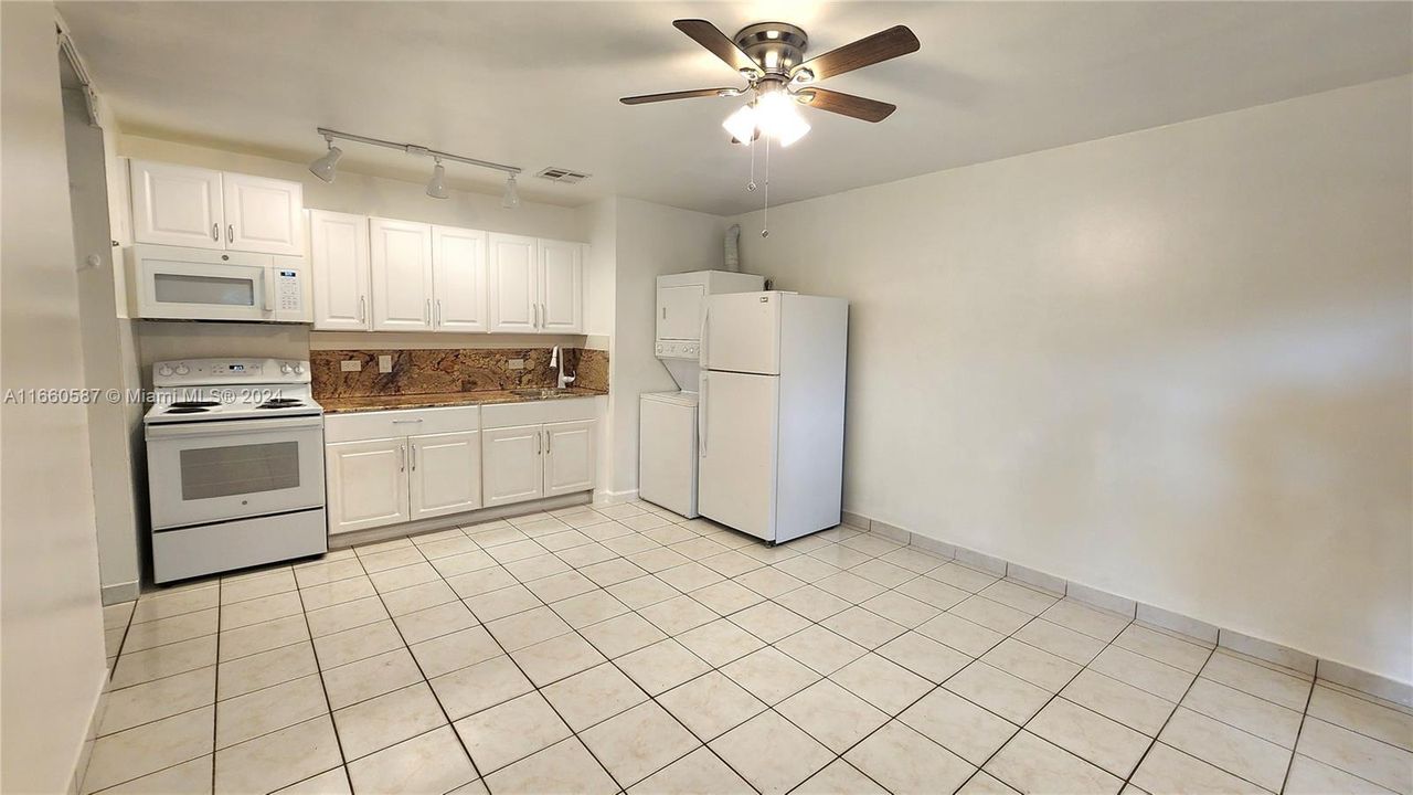 For Rent: $2,000 (2 beds, 1 baths, 1077 Square Feet)