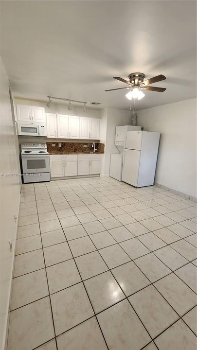 For Rent: $2,000 (2 beds, 1 baths, 1077 Square Feet)