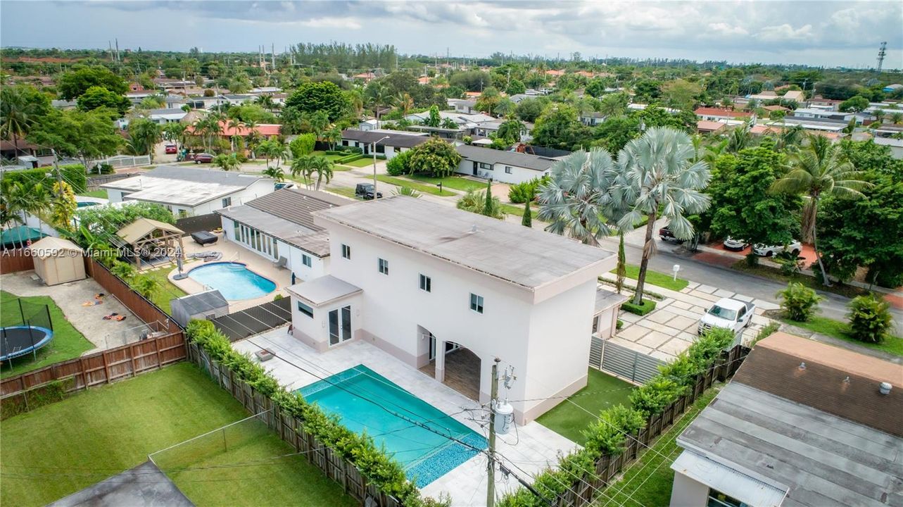 En Venta: $899,999 (4 camas, 3 baños, 2511 Pies cuadrados)