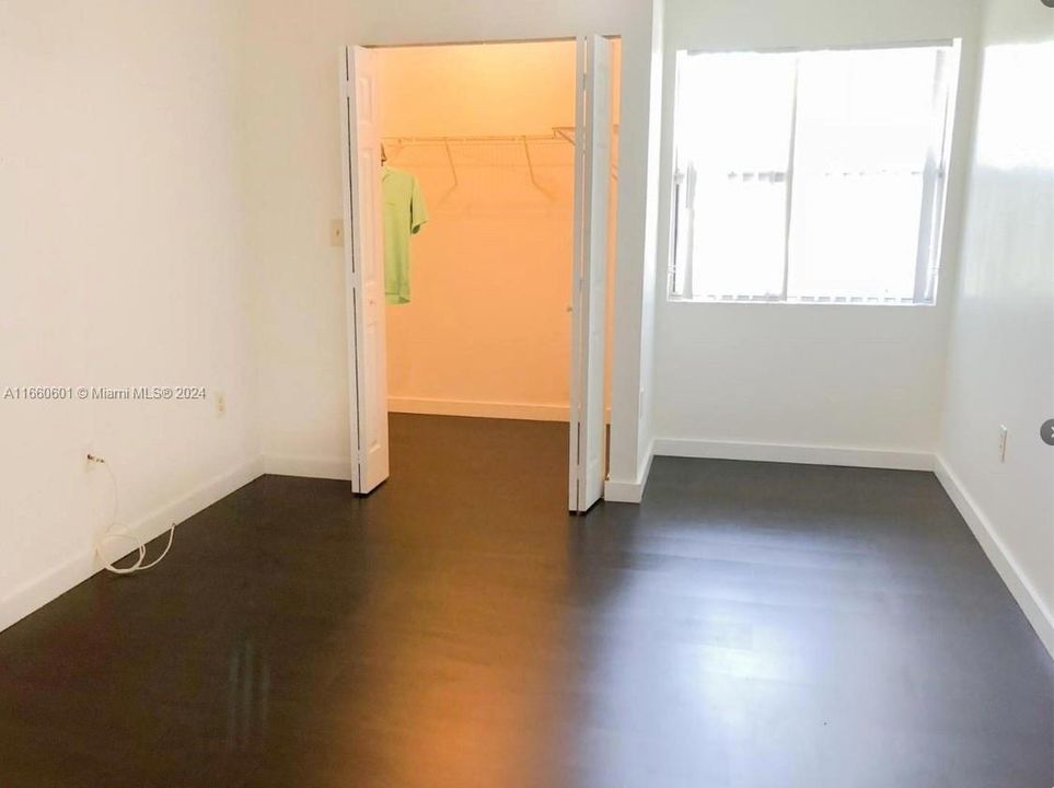 For Sale: $320,000 (2 beds, 2 baths, 978 Square Feet)