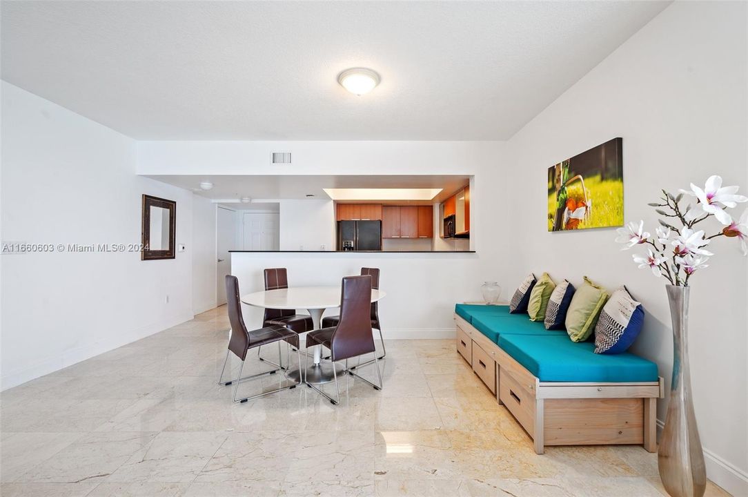 For Sale: $739,000 (1 beds, 1 baths, 1000 Square Feet)