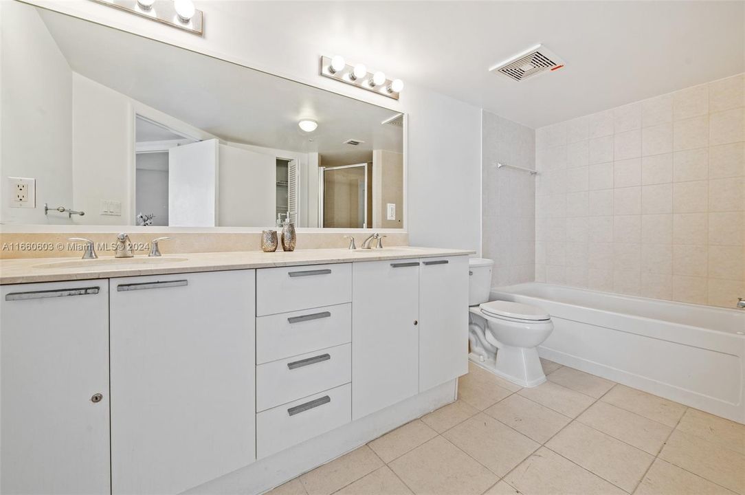 For Sale: $739,000 (1 beds, 1 baths, 1000 Square Feet)