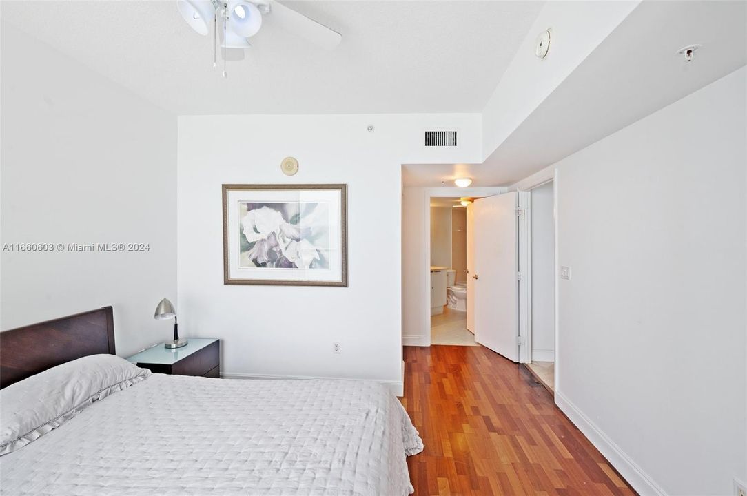 For Sale: $739,000 (1 beds, 1 baths, 1000 Square Feet)