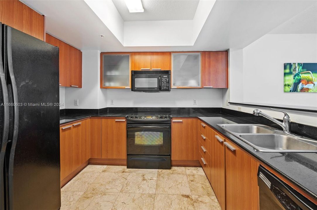 For Sale: $739,000 (1 beds, 1 baths, 1000 Square Feet)